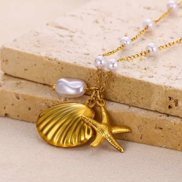 18 KT Gold Over Titanium Shell Necklace - Picture 2 of 3